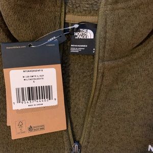 North Face 1/4 zip fleece pullover
